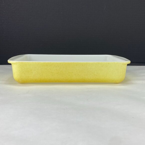Vintage Pyrex 231 1 1/2 Quart Desert Dawn Yellow Baking Dish - Picture 1 of 11